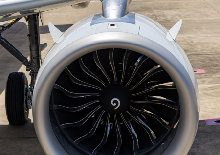 В аэропортах Северного Кавказа ограничили прием и выпуск самолетов