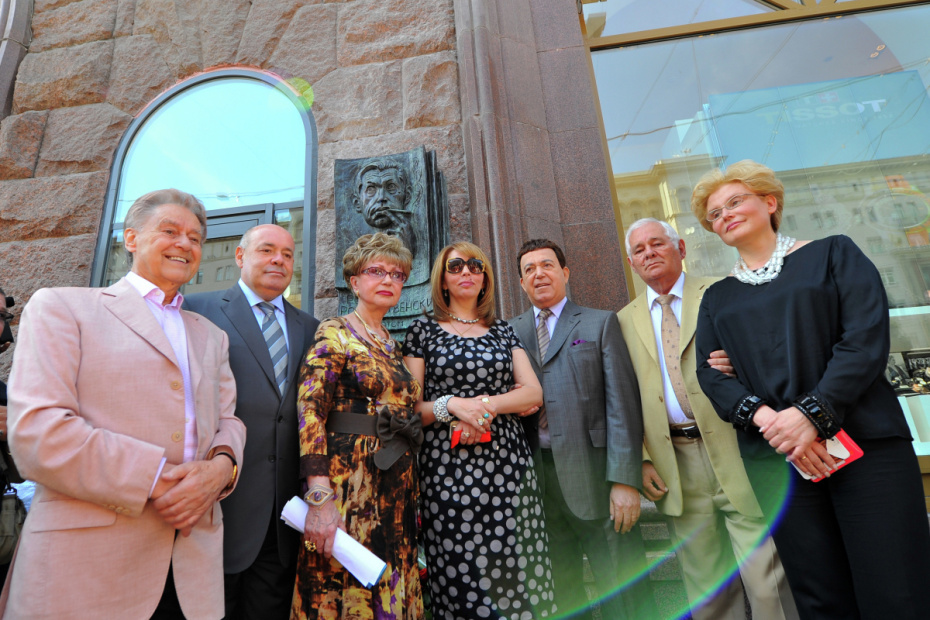 Андрей Дементьев, Михаил Швыдкой, Светлана Жильцова, Екатерина Рождественская, Иосиф Кобзон, Леонид Рошаль и Елена Малышева