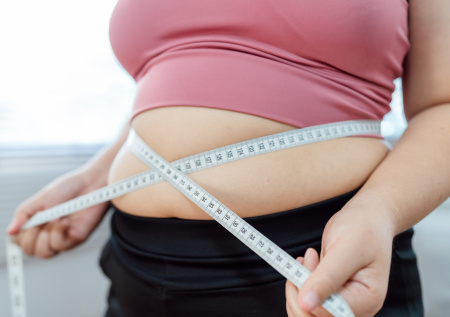 Названа неочевидная ошибка женщин при похудении