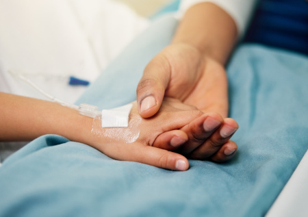 «Осмотр груди» пациентки без сознания привел врача за решетку