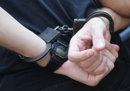 Школьника поймали на подготовке диверсий за деньги