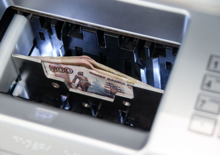 До 1 млн в месяц. Лимит на внесение наличных через банкомат: когда введут