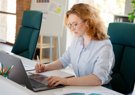 ВЦИОМ раскрыл, как часто россияне сталкиваются со сверхурочной работой