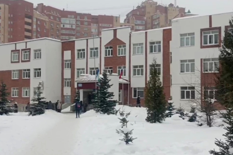Гимназия №16 в Уфе, где ученик девятого класса устроил стрельбу из страйкбольного автомата