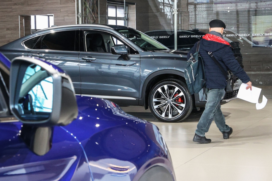 Автомобили в автосалоне Geely в Москве