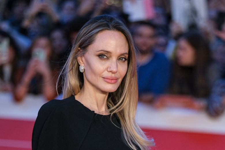 Анджелина Джоли