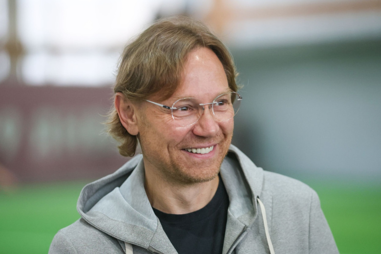 Валерий Карпин