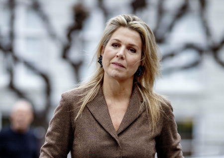 Королева Нидерландов решила пойти в армию