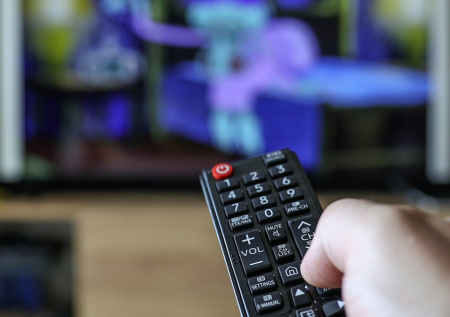 Психолог объяснил, почему люди любят скандальные шоу