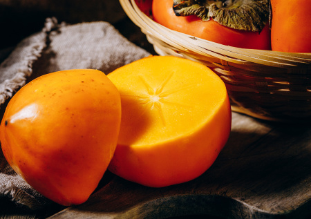 Гастроэнтеролог предупредила, кому нельзя есть хурму