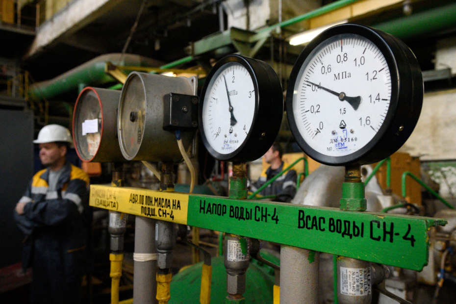 Манометры на теплоэлектроцентрали в Киеве