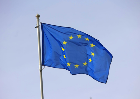 Еврокомиссию уличили во вмешательстве в европейские выборы