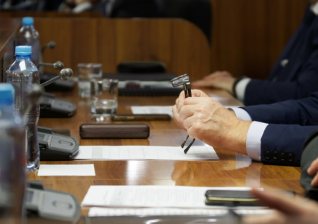 В Абу-Даби приземлился самолет с российской делегацией