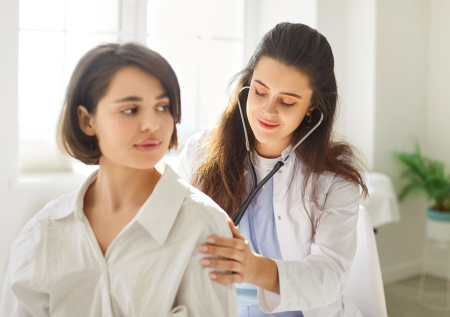 Врач оценил тренд на онконастороженность среди молодежи