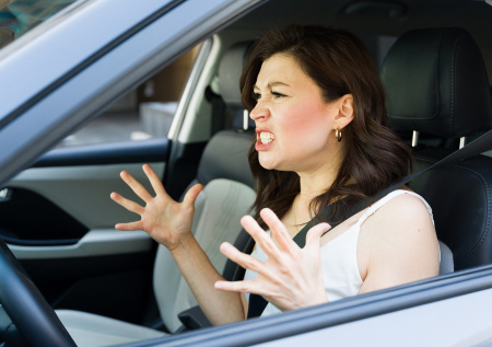 Психолог объяснила, как избежать нервного срыва в пробке