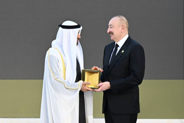 Президент Объединенных Арабских Эмиратов шейх Мохаммед бин Заид Аль Нахайян вручил премию «Премию Заида за человеческое братство» 2026 года президенту Азербайджана Ильхаму Алиеву