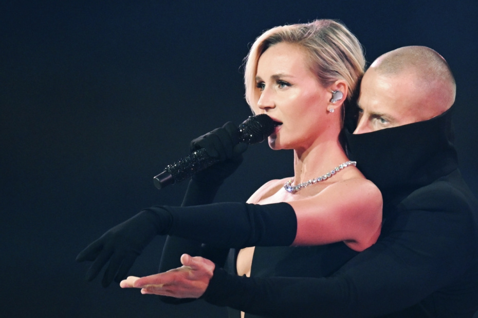 Певица Полина Гагарина  и Стас Миков