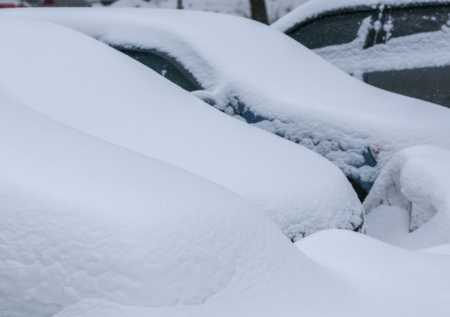 Военных привлекли к борьбе со снежным апокалипсисом