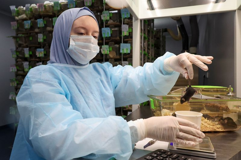 Сотрудница научно-исследовательского института