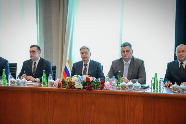 Российская делегация участвует во втором раунде переговоров представителей РФ, США и Украины в Абу-Даби