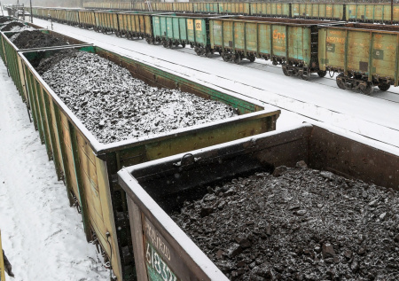 Еще один грузовой поезд сошел с рельсов в российском регионе