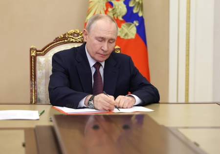 «Весь мир гоняется»: Путин высоко оценил разработку по добыче лития из воды