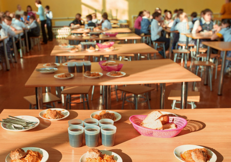 Диетолог назвала продукты, которые могут войти в список школьной еды