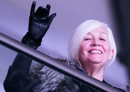 Воспитала Навку, Костомарова и Авербуха: как живет тренер чемпионов Линичук