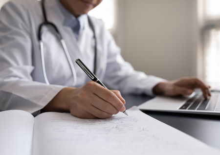 От ОРВИ до ВИЧ: чем опасны расчески и полотенца. Ликбез от терапевта