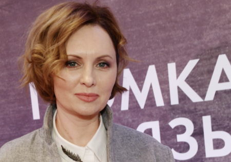 Пластика из-за болезни, слова об СВО, разводы: как живет Елена Ксенофонтова