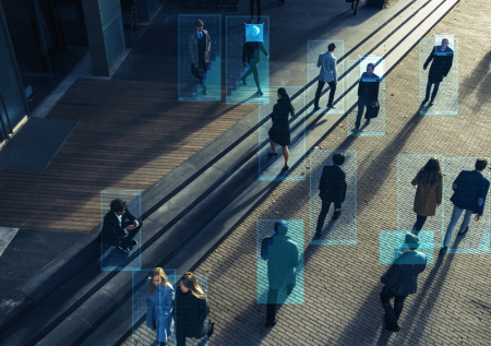 Адвокат оценил сложности нового закона о сталкинге