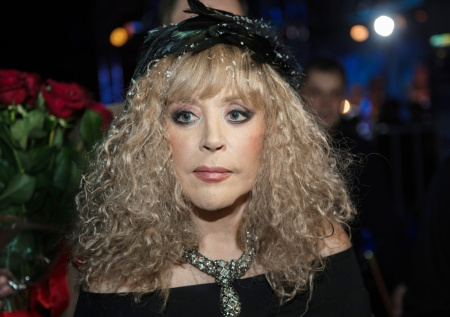 Новое фото, отказ выходить в люди, списки Эпштейна: как живет Алла Пугачева