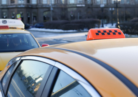 Назван способ сэкономить на поездках в такси