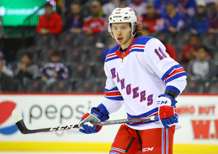 Российский хоккеист вернул себе игровой номер вопреки сделке с маскотом