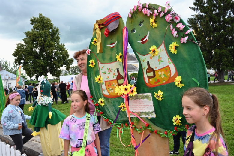 Праздник огурца в Суздале