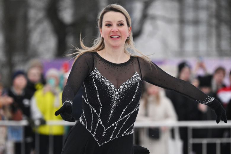 Показательное выступление фигуристки Ирины Слуцкой в рамках авторской программы «Алгоритмы движения» на катке ВДНХ