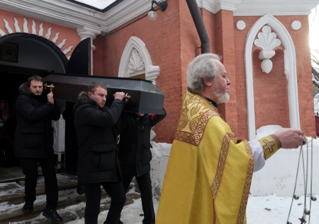 На Преображенском кладбище похоронили вдову Баталова