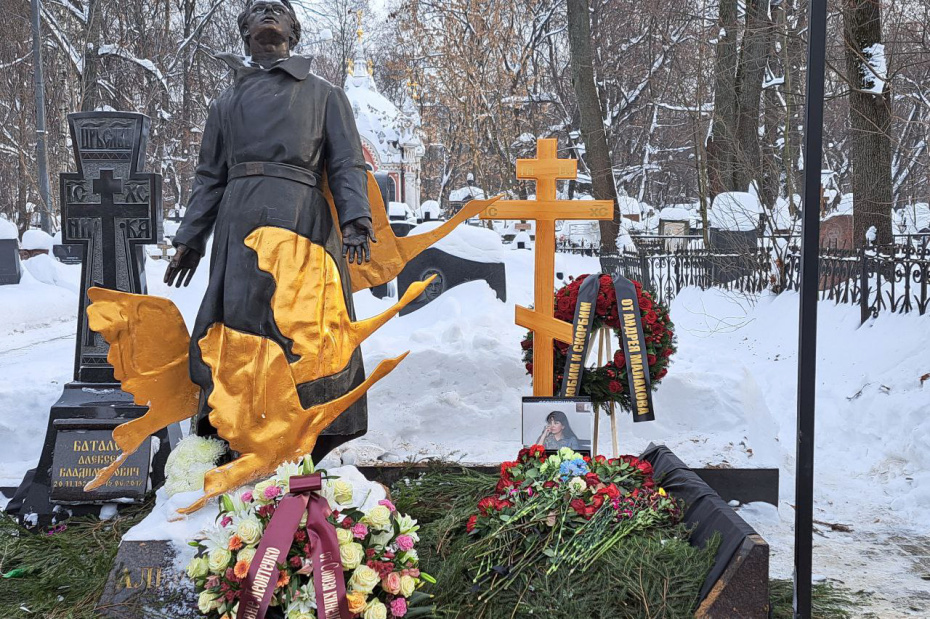 Могилы Алексея Баталова и Гитаны Леонтенко на Преображенском кладбище