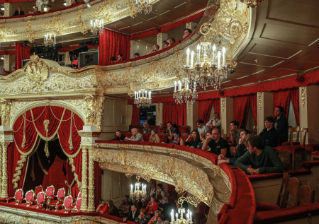 Стилист оценил идею ввести строгий дресс-код для посетителей театров