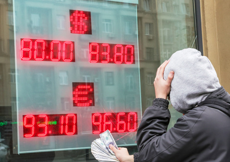 В Госдуме назвали идеальный для экономики курс рубля к доллару