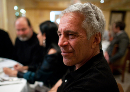 В файлах Эпштейна нашли подтверждение, что Байдена нет в живых с 2019 года