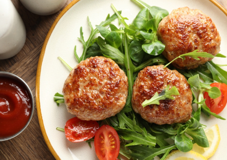 Сочные котлеты без лишних добавок — секрет идеальной мясной текстуры с помощью обычного лука