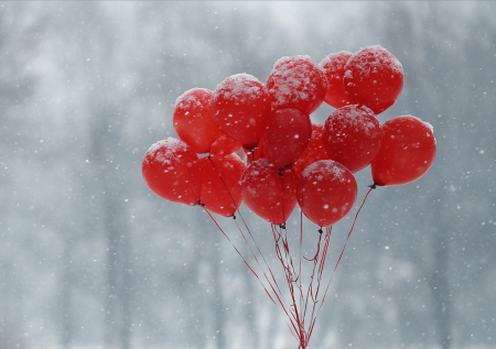 В Красноярске мать устроила перформанс под окнами роддома