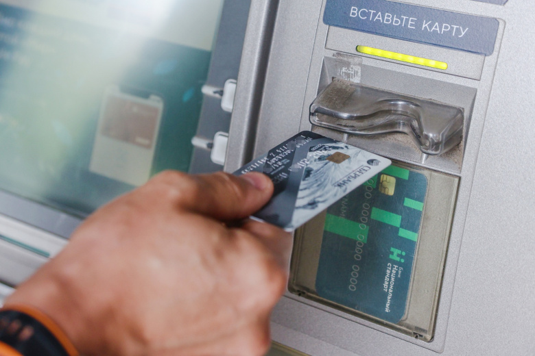 За что банк может заблокировать карту в 2026 году: причины и как избежать