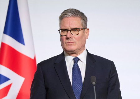 Стармер, на выход? Премьеру Британии грозит отставка, кто подставил