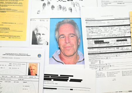 В файлах Эпштейна нашли описание редкой аномалии его половых органов