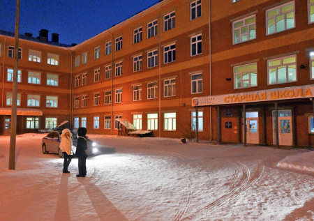 В Красноярске уволили директора школы после нападения на учеников