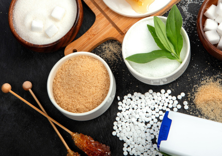 Сладко и без вреда для фигуры: чем заменить обычный сахар на кухне и не потерять вкус любимых блюд