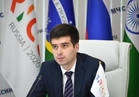 Чиновника из МЧС обвинили в мошенничестве и получении взятки