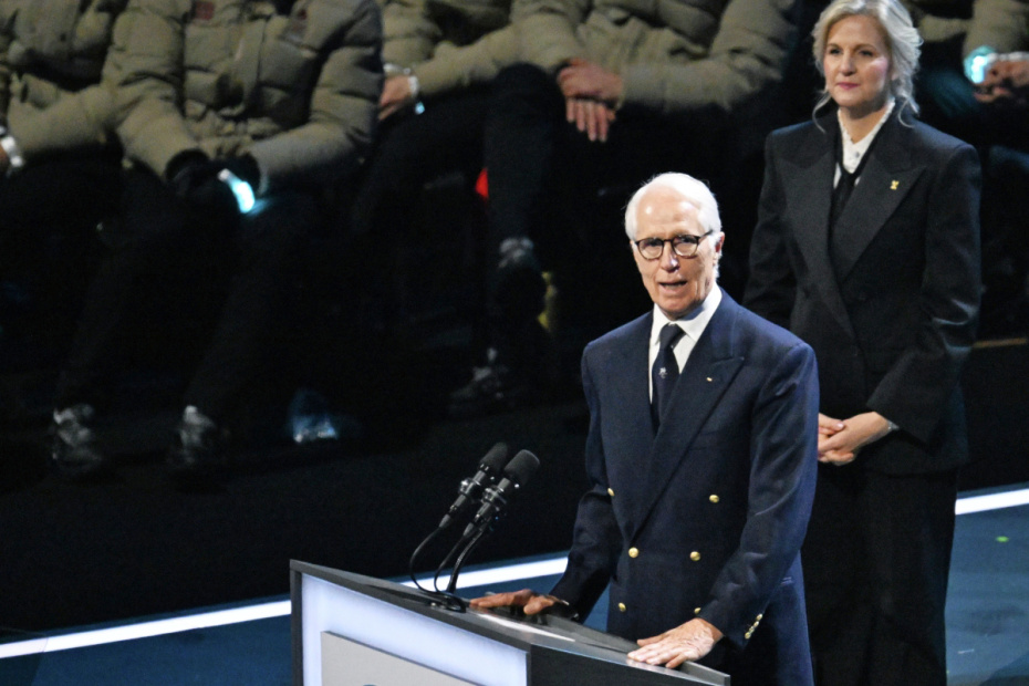 Президент Национального олимпийского комитета (НОК) Италии Джованни Малаго и президент Международного олимпийского комитета (МОК) Кирсти Ковентри на церемонии открытия XXV зимних Олимпийских игр на стадионе «Сан-Сиро» в Милане